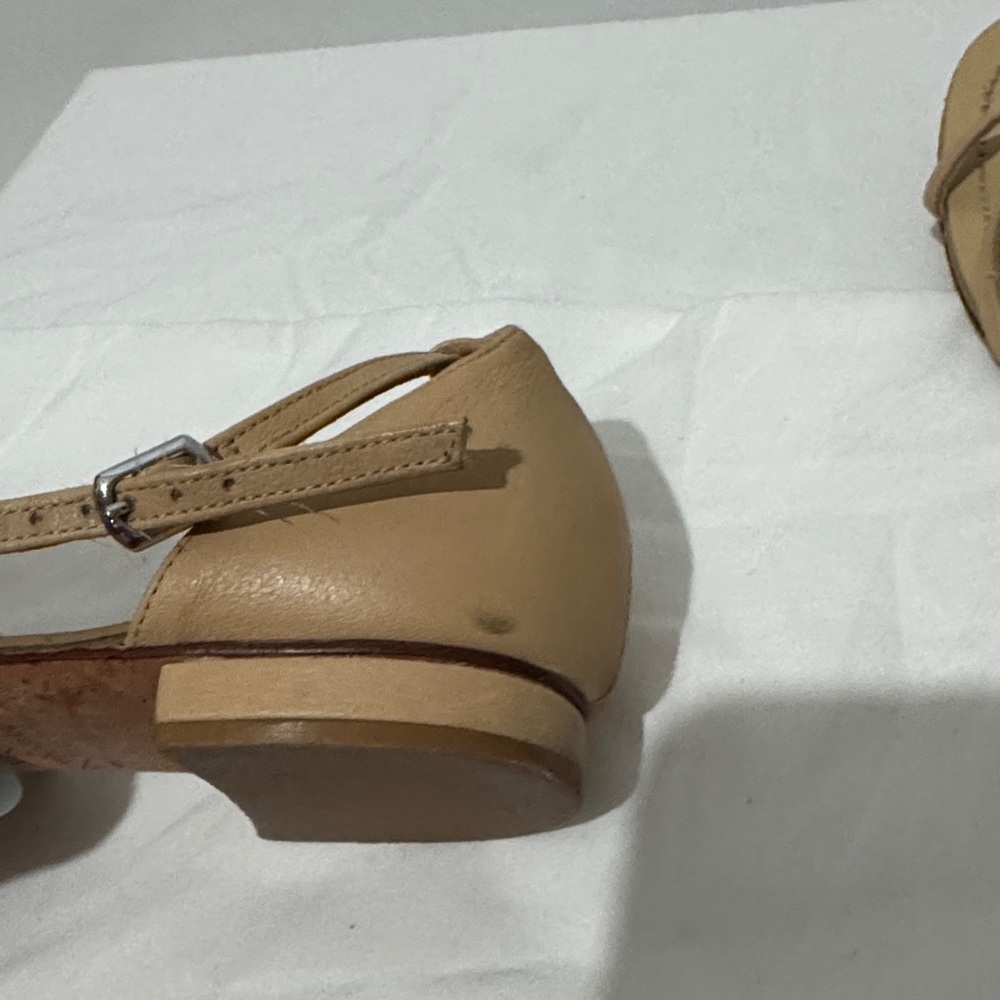 Elegant Tan Sandals - Picture 8 of 9